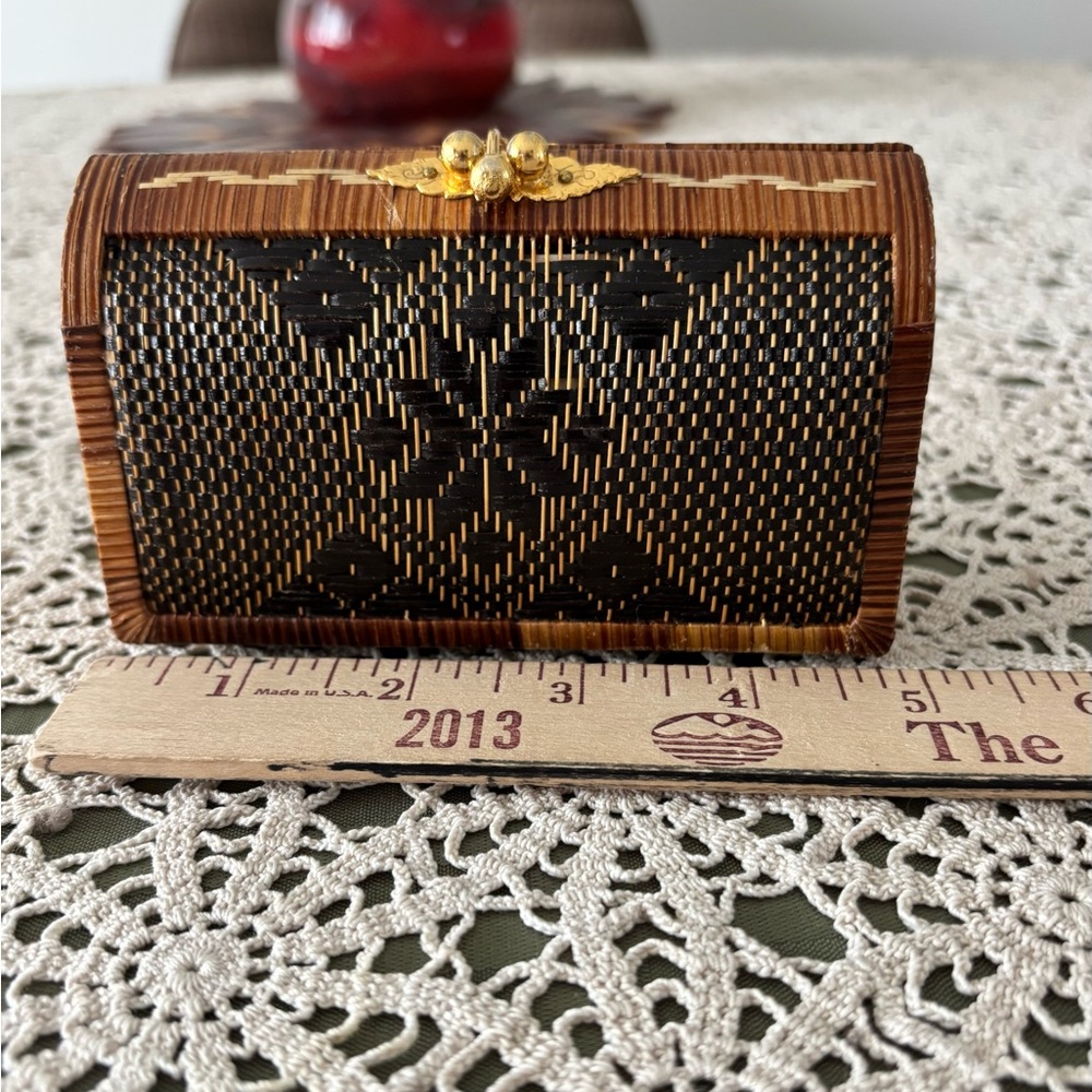 Coin purse rattan bamboo vintage. Inside is very clean!! - Picture 9 of 12